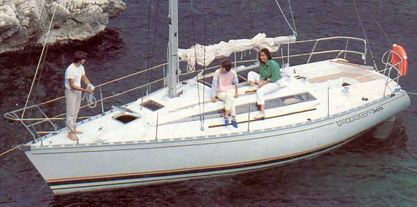 First 305 (beneteau)